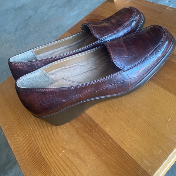 Aerosoles Final Exam Brown Slip On Croc Embossed Wedge Loafer Shoes - Picture 13 of 17